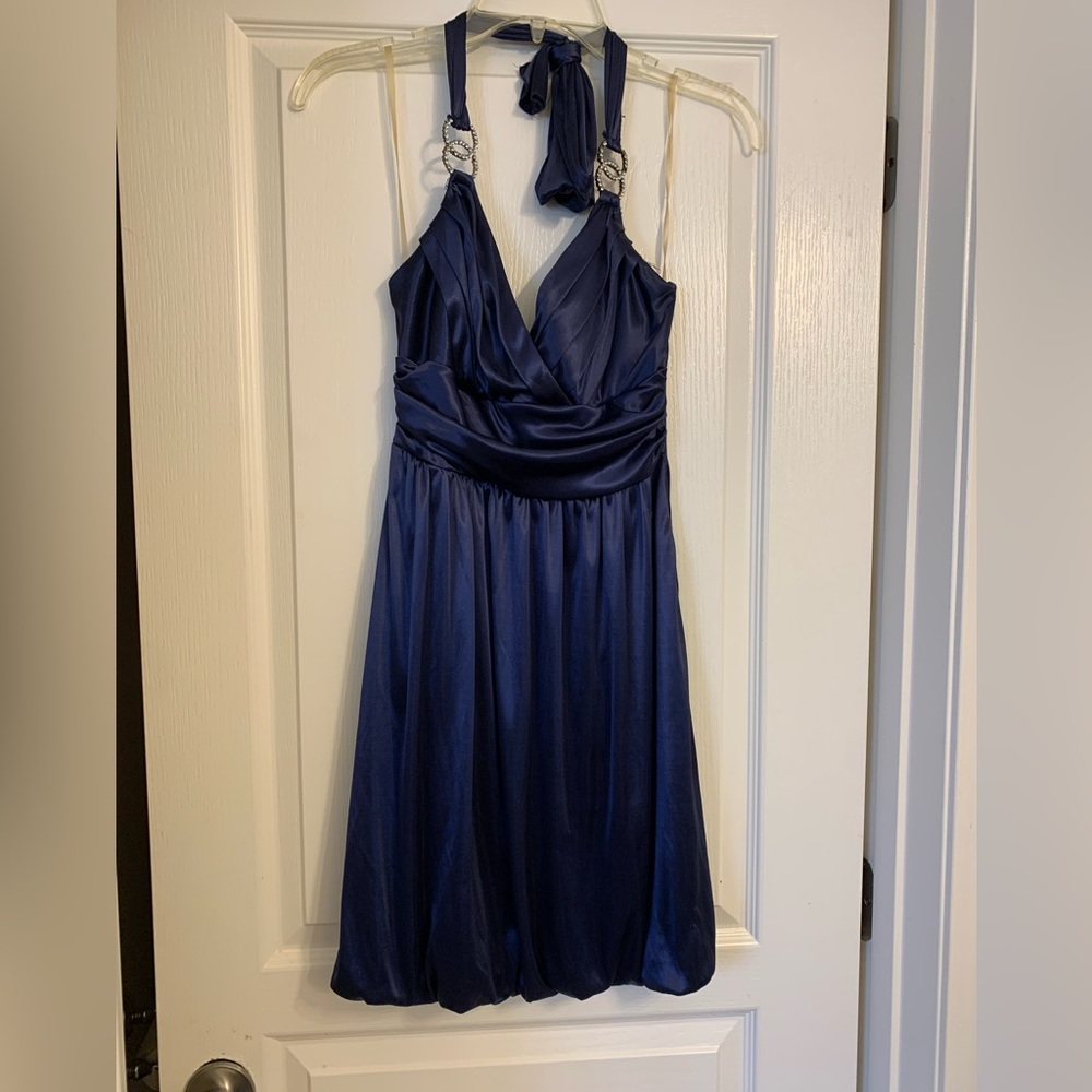 Ladies tie around the neck dress